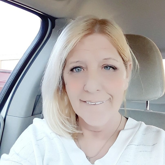 Meet your Posher, Lois - Picture 1 of 1